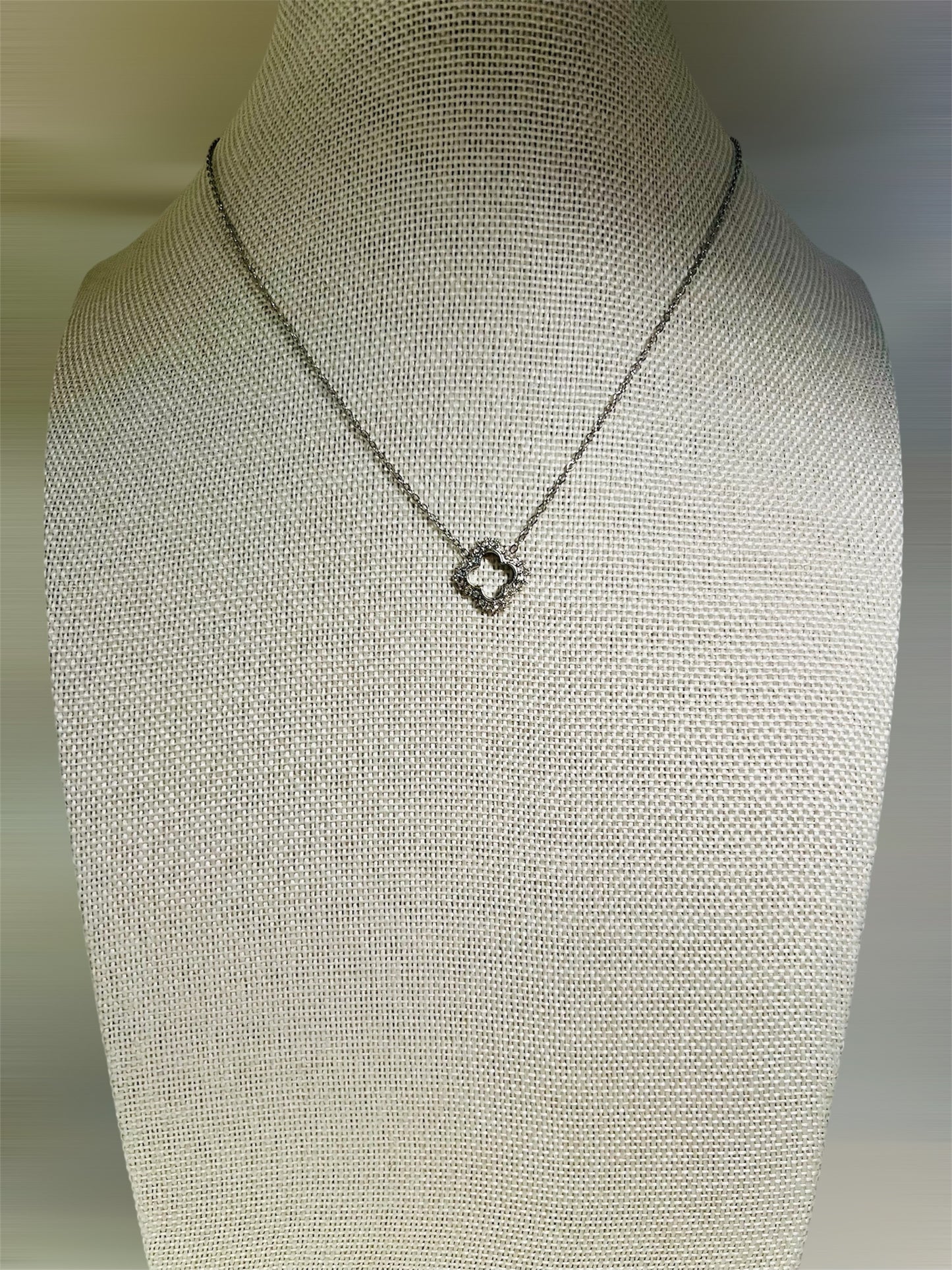 Collana con trifoglio di diamanti